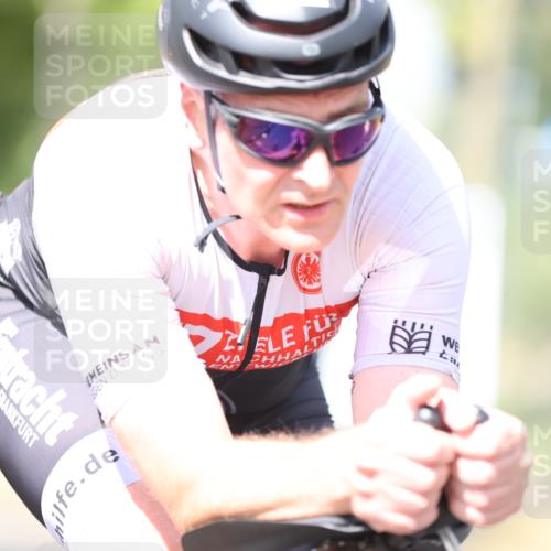 11.08.2024 - GEWOBA Citytriathlon Bremen H.Heesch http://msf.ph/oto/6782001 11.08.2024 11:50:26 Radfahren 915, 929, 966, 981, 992, 1022 meine-sportfotos.de