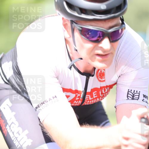 11.08.2024 - GEWOBA Citytriathlon Bremen H.Heesch http://msf.ph/oto/6782006 11.08.2024 11:50:26 Radfahren 915, 929, 966, 981, 992, 1022 meine-sportfotos.de