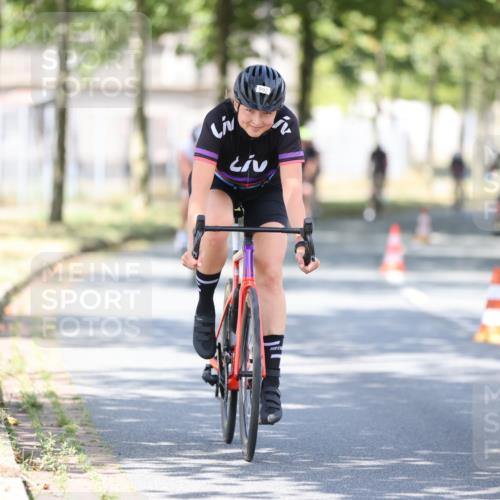 11.08.2024 - GEWOBA Citytriathlon Bremen H.Heesch http://msf.ph/oto/6782013 11.08.2024 11:50:36 Radfahren 741, 748, 783, 915, 963, 966, 992, 1021, 1027 meine-sportfotos.de