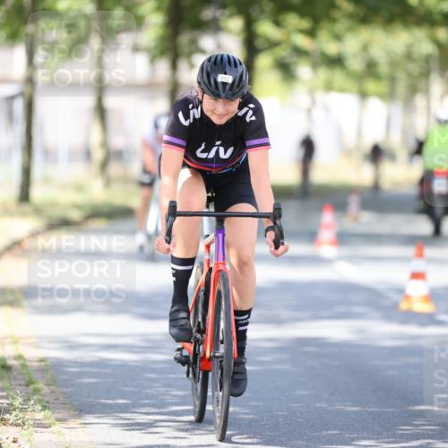 11.08.2024 - GEWOBA Citytriathlon Bremen H.Heesch http://msf.ph/oto/6782023 11.08.2024 11:50:36 Radfahren 741, 748, 783, 915, 963, 966, 992, 1021, 1027 meine-sportfotos.de