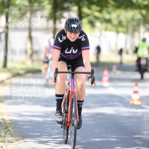 11.08.2024 - GEWOBA Citytriathlon Bremen H.Heesch http://msf.ph/oto/6782027 11.08.2024 11:50:36 Radfahren 741, 748, 783, 915, 963, 966, 992, 1021, 1027 meine-sportfotos.de