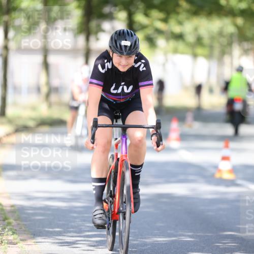 11.08.2024 - GEWOBA Citytriathlon Bremen H.Heesch http://msf.ph/oto/6782031 11.08.2024 11:50:36 Radfahren 741, 748, 783, 915, 963, 966, 992, 1021, 1027 meine-sportfotos.de