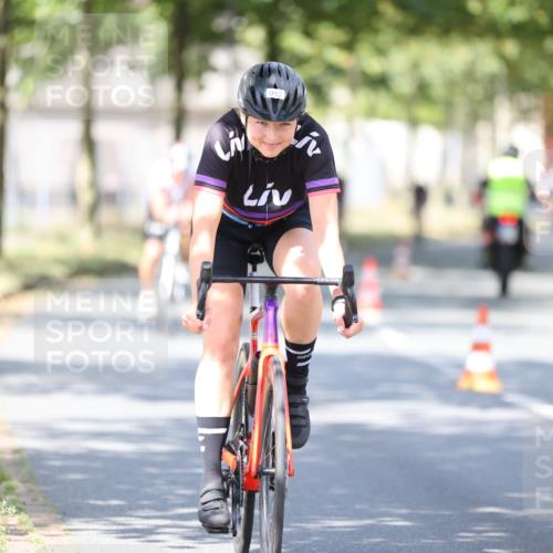 11.08.2024 - GEWOBA Citytriathlon Bremen H.Heesch http://msf.ph/oto/6782035 11.08.2024 11:50:36 Radfahren 741, 748, 783, 915, 963, 966, 992, 1021, 1027 meine-sportfotos.de