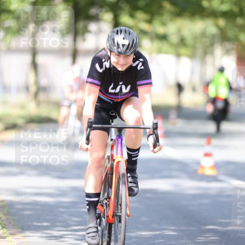 11.08.2024 - GEWOBA Citytriathlon Bremen H.Heesch http://msf.ph/oto/6782040 11.08.2024 11:50:36 Radfahren 741, 748, 783, 915, 963, 966, 992, 1021, 1027 meine-sportfotos.de