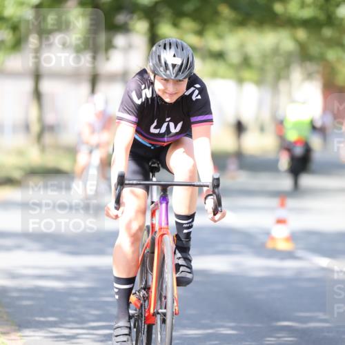 11.08.2024 - GEWOBA Citytriathlon Bremen H.Heesch http://msf.ph/oto/6782045 11.08.2024 11:50:36 Radfahren 741, 748, 783, 915, 963, 966, 992, 1021, 1027 meine-sportfotos.de