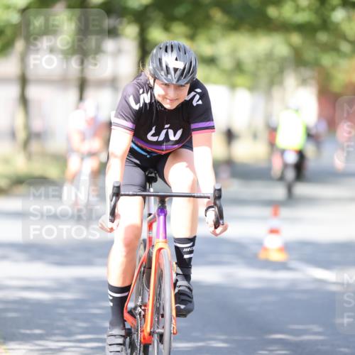 11.08.2024 - GEWOBA Citytriathlon Bremen H.Heesch http://msf.ph/oto/6782048 11.08.2024 11:50:36 Radfahren 741, 748, 783, 915, 963, 966, 992, 1021, 1027 meine-sportfotos.de