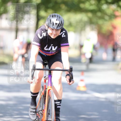 11.08.2024 - GEWOBA Citytriathlon Bremen H.Heesch http://msf.ph/oto/6782056 11.08.2024 11:50:36 Radfahren 741, 748, 783, 915, 963, 966, 992, 1021, 1027 meine-sportfotos.de