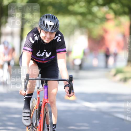 11.08.2024 - GEWOBA Citytriathlon Bremen H.Heesch http://msf.ph/oto/6782062 11.08.2024 11:50:36 Radfahren 741, 748, 783, 915, 963, 966, 992, 1021, 1027 meine-sportfotos.de