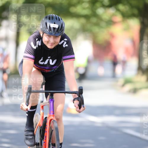 11.08.2024 - GEWOBA Citytriathlon Bremen H.Heesch http://msf.ph/oto/6782066 11.08.2024 11:50:36 Radfahren 741, 748, 783, 915, 963, 966, 992, 1021, 1027 meine-sportfotos.de