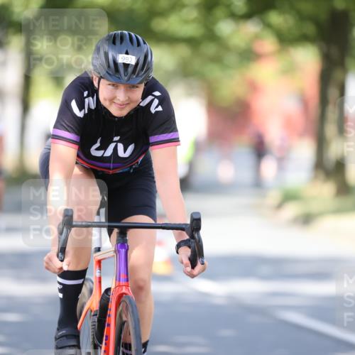 11.08.2024 - GEWOBA Citytriathlon Bremen H.Heesch http://msf.ph/oto/6782070 11.08.2024 11:50:36 Radfahren 741, 748, 783, 915, 963, 966, 992, 1021, 1027 meine-sportfotos.de