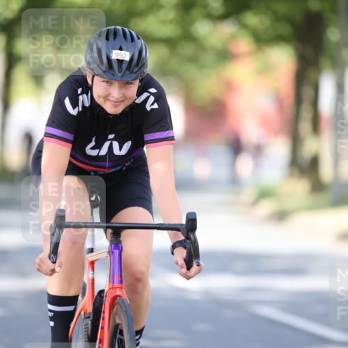 11.08.2024 - GEWOBA Citytriathlon Bremen H.Heesch http://msf.ph/oto/6782073 11.08.2024 11:50:37 Radfahren 741, 748, 783, 915, 963, 966, 992, 1021, 1027 meine-sportfotos.de