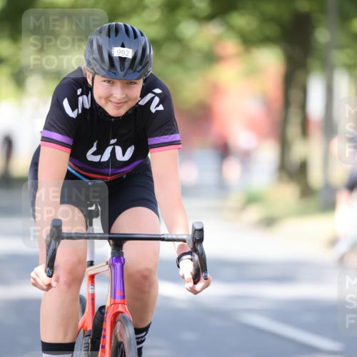 11.08.2024 - GEWOBA Citytriathlon Bremen H.Heesch http://msf.ph/oto/6782077 11.08.2024 11:50:37 Radfahren 741, 748, 783, 915, 963, 966, 992, 1021, 1027 meine-sportfotos.de