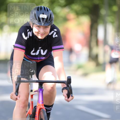 11.08.2024 - GEWOBA Citytriathlon Bremen H.Heesch http://msf.ph/oto/6782080 11.08.2024 11:50:37 Radfahren 741, 748, 783, 915, 963, 966, 992, 1021, 1027 meine-sportfotos.de