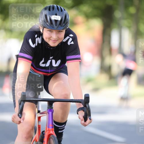 11.08.2024 - GEWOBA Citytriathlon Bremen H.Heesch http://msf.ph/oto/6782085 11.08.2024 11:50:37 Radfahren 741, 748, 783, 915, 963, 966, 992, 1021, 1027 meine-sportfotos.de