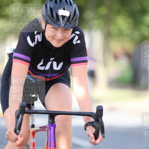 11.08.2024 - GEWOBA Citytriathlon Bremen H.Heesch http://msf.ph/oto/6782095 11.08.2024 11:50:37 Radfahren 741, 748, 783, 915, 963, 966, 992, 1021, 1027 meine-sportfotos.de