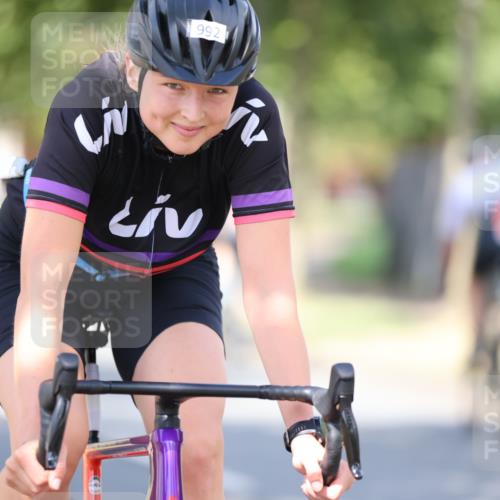 11.08.2024 - GEWOBA Citytriathlon Bremen H.Heesch http://msf.ph/oto/6782098 11.08.2024 11:50:37 Radfahren 741, 748, 783, 915, 963, 966, 992, 1021, 1027 meine-sportfotos.de