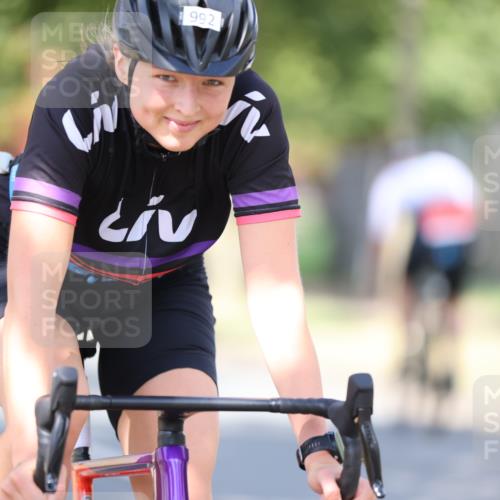 11.08.2024 - GEWOBA Citytriathlon Bremen H.Heesch http://msf.ph/oto/6782103 11.08.2024 11:50:37 Radfahren 741, 748, 783, 915, 963, 966, 992, 1021, 1027 meine-sportfotos.de