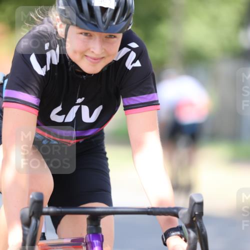 11.08.2024 - GEWOBA Citytriathlon Bremen H.Heesch http://msf.ph/oto/6782106 11.08.2024 11:50:37 Radfahren 741, 748, 783, 915, 963, 966, 992, 1021, 1027 meine-sportfotos.de