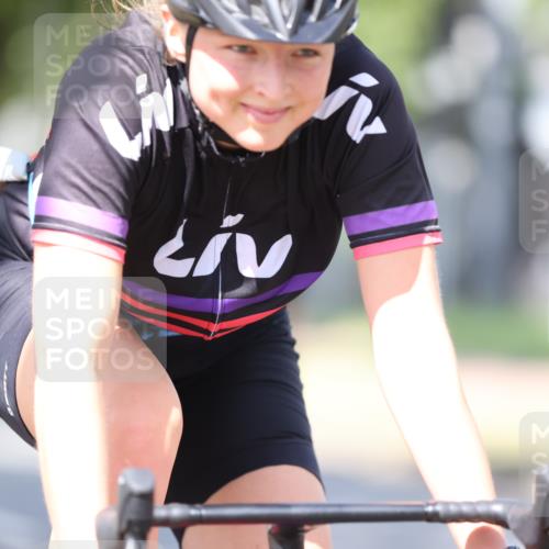 11.08.2024 - GEWOBA Citytriathlon Bremen H.Heesch http://msf.ph/oto/6782113 11.08.2024 11:50:37 Radfahren 741, 748, 783, 915, 963, 966, 992, 1021, 1027 meine-sportfotos.de