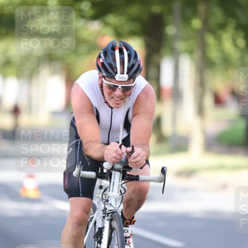 11.08.2024 - GEWOBA Citytriathlon Bremen H.Heesch http://msf.ph/oto/6782116 11.08.2024 11:50:39 Radfahren 741, 748, 783, 963, 966, 992, 1021, 1027 meine-sportfotos.de