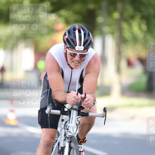11.08.2024 - GEWOBA Citytriathlon Bremen H.Heesch http://msf.ph/oto/6782120 11.08.2024 11:50:39 Radfahren 741, 748, 783, 963, 966, 992, 1021, 1027 meine-sportfotos.de