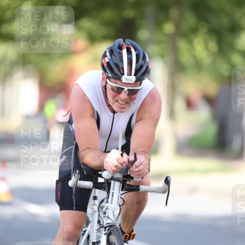 11.08.2024 - GEWOBA Citytriathlon Bremen H.Heesch http://msf.ph/oto/6782123 11.08.2024 11:50:39 Radfahren 741, 748, 783, 963, 966, 992, 1021, 1027 meine-sportfotos.de