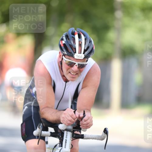 11.08.2024 - GEWOBA Citytriathlon Bremen H.Heesch http://msf.ph/oto/6782132 11.08.2024 11:50:39 Radfahren 741, 748, 783, 963, 966, 992, 1021, 1027 meine-sportfotos.de