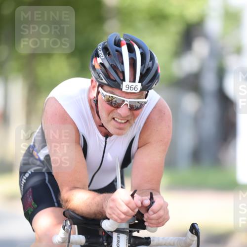 11.08.2024 - GEWOBA Citytriathlon Bremen H.Heesch http://msf.ph/oto/6782142 11.08.2024 11:50:39 Radfahren 741, 748, 783, 963, 966, 992, 1021, 1027 meine-sportfotos.de
