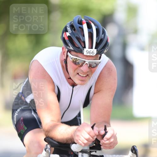 11.08.2024 - GEWOBA Citytriathlon Bremen H.Heesch http://msf.ph/oto/6782145 11.08.2024 11:50:39 Radfahren 741, 748, 783, 963, 966, 992, 1021, 1027 meine-sportfotos.de