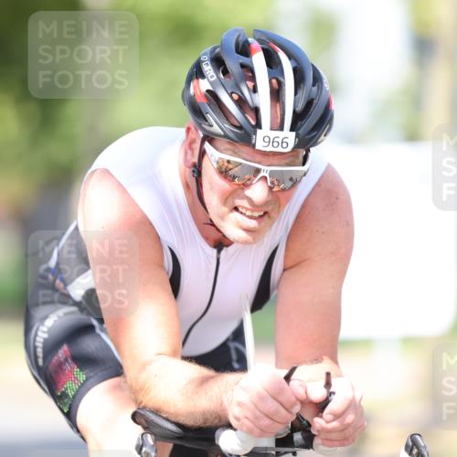 11.08.2024 - GEWOBA Citytriathlon Bremen H.Heesch http://msf.ph/oto/6782149 11.08.2024 11:50:39 Radfahren 741, 748, 783, 963, 966, 992, 1021, 1027 meine-sportfotos.de