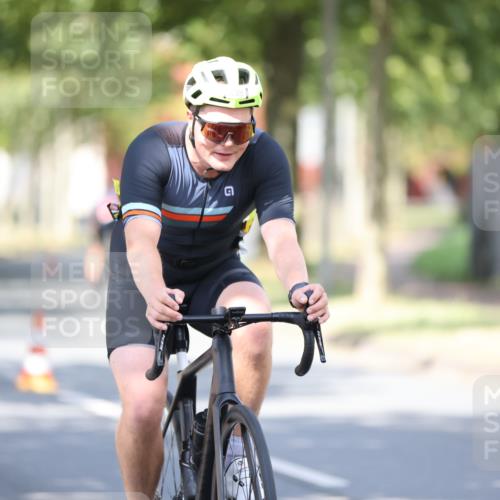 11.08.2024 - GEWOBA Citytriathlon Bremen H.Heesch http://msf.ph/oto/6782173 11.08.2024 11:50:41 Radfahren 741, 748, 783, 963, 966, 992, 1021, 1027 meine-sportfotos.de