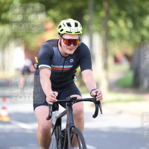 11.08.2024 - GEWOBA Citytriathlon Bremen H.Heesch http://msf.ph/oto/6782176 11.08.2024 11:50:41 Radfahren 741, 748, 783, 963, 966, 992, 1021, 1027 meine-sportfotos.de