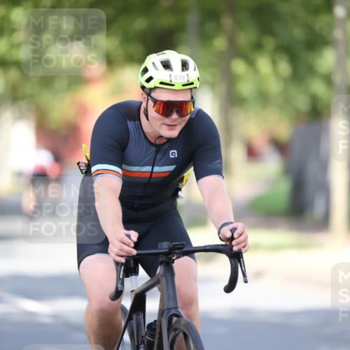 11.08.2024 - GEWOBA Citytriathlon Bremen H.Heesch http://msf.ph/oto/6782180 11.08.2024 11:50:41 Radfahren 741, 748, 783, 963, 966, 992, 1021, 1027 meine-sportfotos.de