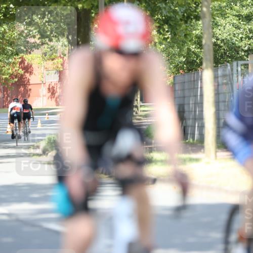 11.08.2024 - GEWOBA Citytriathlon Bremen H.Heesch http://msf.ph/oto/6782214 11.08.2024 11:50:43 Radfahren 741, 748, 783, 963, 966, 992, 1021, 1027 meine-sportfotos.de