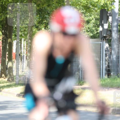 11.08.2024 - GEWOBA Citytriathlon Bremen H.Heesch http://msf.ph/oto/6782224 11.08.2024 11:50:43 Radfahren 741, 748, 783, 963, 966, 992, 1021, 1027 meine-sportfotos.de