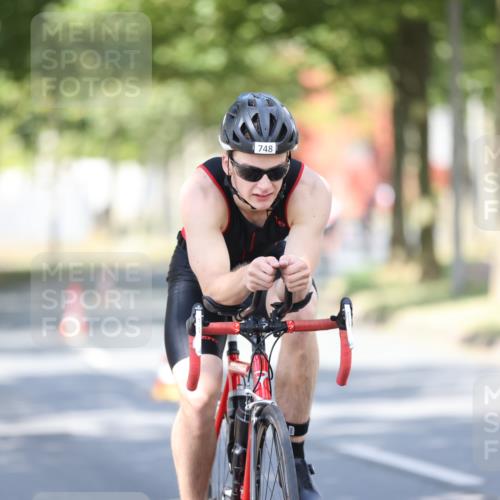 11.08.2024 - GEWOBA Citytriathlon Bremen H.Heesch http://msf.ph/oto/6782236 11.08.2024 11:50:45 Radfahren 741, 748, 783, 963, 966, 992, 1021, 1027 meine-sportfotos.de