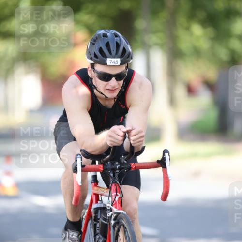 11.08.2024 - GEWOBA Citytriathlon Bremen H.Heesch http://msf.ph/oto/6782248 11.08.2024 11:50:45 Radfahren 741, 748, 783, 963, 966, 992, 1021, 1027 meine-sportfotos.de