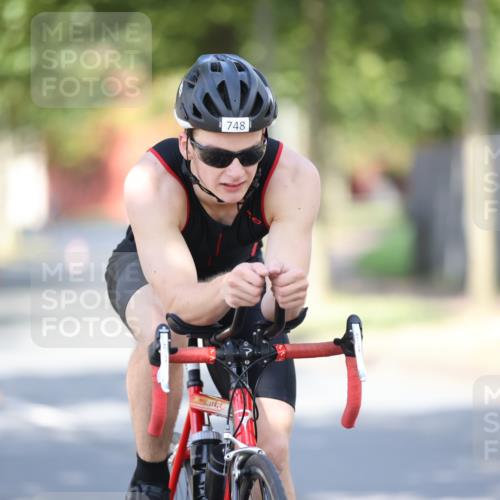 11.08.2024 - GEWOBA Citytriathlon Bremen H.Heesch http://msf.ph/oto/6782251 11.08.2024 11:50:45 Radfahren 741, 748, 783, 963, 966, 992, 1021, 1027 meine-sportfotos.de