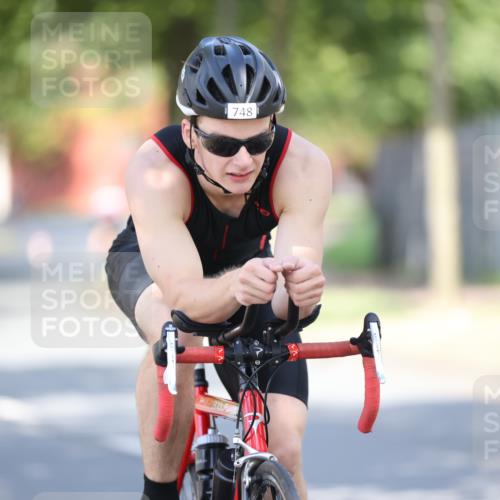 11.08.2024 - GEWOBA Citytriathlon Bremen H.Heesch http://msf.ph/oto/6782254 11.08.2024 11:50:45 Radfahren 741, 748, 783, 963, 966, 992, 1021, 1027 meine-sportfotos.de