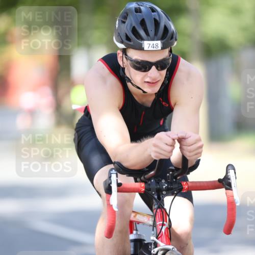 11.08.2024 - GEWOBA Citytriathlon Bremen H.Heesch http://msf.ph/oto/6782260 11.08.2024 11:50:45 Radfahren 741, 748, 783, 963, 966, 992, 1021, 1027 meine-sportfotos.de