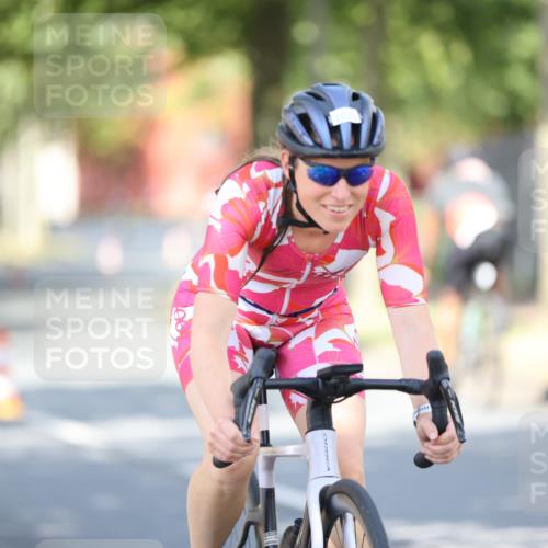 11.08.2024 - GEWOBA Citytriathlon Bremen H.Heesch http://msf.ph/oto/6782264 11.08.2024 11:50:46 Radfahren 741, 748, 783, 963, 966, 1021, 1027 meine-sportfotos.de