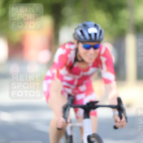 11.08.2024 - GEWOBA Citytriathlon Bremen H.Heesch http://msf.ph/oto/6782266 11.08.2024 11:50:46 Radfahren 741, 748, 783, 963, 966, 1021, 1027 meine-sportfotos.de