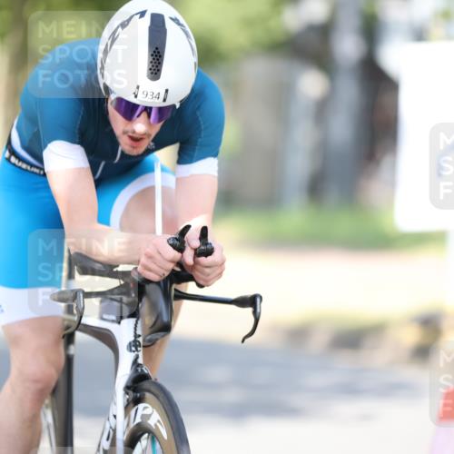 11.08.2024 - GEWOBA Citytriathlon Bremen H.Heesch http://msf.ph/oto/6782287 11.08.2024 11:50:59 Radfahren 742, 812, 892, 908, 934, 1021 meine-sportfotos.de