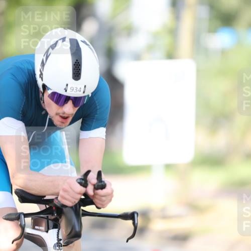 11.08.2024 - GEWOBA Citytriathlon Bremen H.Heesch http://msf.ph/oto/6782293 11.08.2024 11:50:59 Radfahren 742, 812, 892, 908, 934, 1021 meine-sportfotos.de