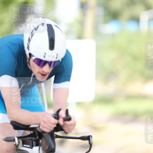 11.08.2024 - GEWOBA Citytriathlon Bremen H.Heesch http://msf.ph/oto/6782296 11.08.2024 11:50:59 Radfahren 742, 812, 892, 908, 934, 1021 meine-sportfotos.de