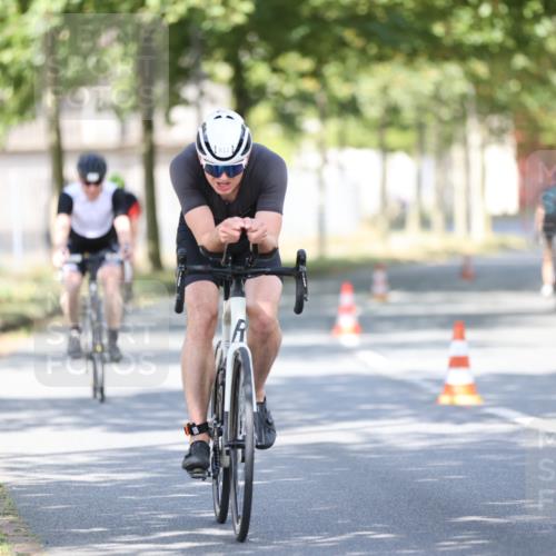 11.08.2024 - GEWOBA Citytriathlon Bremen H.Heesch http://msf.ph/oto/6782309 11.08.2024 11:51:00 Radfahren 742, 812, 892, 908, 934 meine-sportfotos.de
