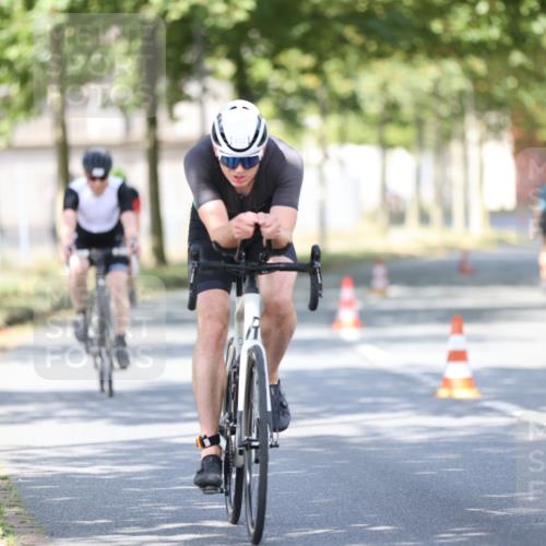 11.08.2024 - GEWOBA Citytriathlon Bremen H.Heesch http://msf.ph/oto/6782314 11.08.2024 11:51:01 Radfahren 742, 812, 892, 908, 934 meine-sportfotos.de