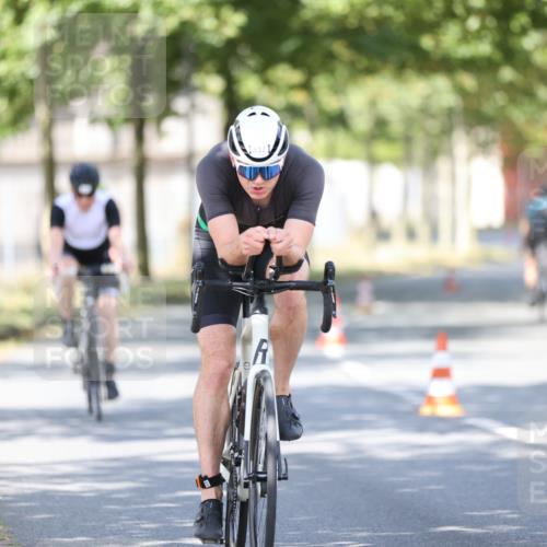 11.08.2024 - GEWOBA Citytriathlon Bremen H.Heesch http://msf.ph/oto/6782321 11.08.2024 11:51:01 Radfahren 742, 812, 892, 908, 934 meine-sportfotos.de
