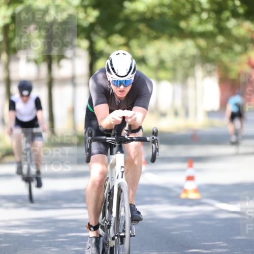 11.08.2024 - GEWOBA Citytriathlon Bremen H.Heesch http://msf.ph/oto/6782328 11.08.2024 11:51:01 Radfahren 742, 812, 892, 908, 934 meine-sportfotos.de