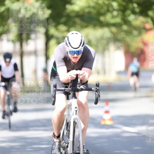 11.08.2024 - GEWOBA Citytriathlon Bremen H.Heesch http://msf.ph/oto/6782334 11.08.2024 11:51:01 Radfahren 742, 812, 892, 908, 934 meine-sportfotos.de